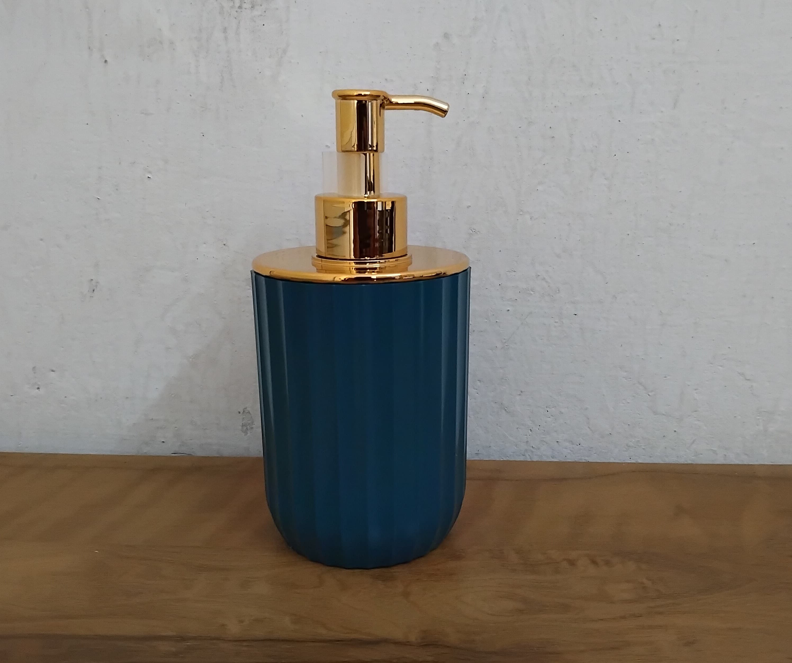 Rishabh Soap Despenser Multicolour